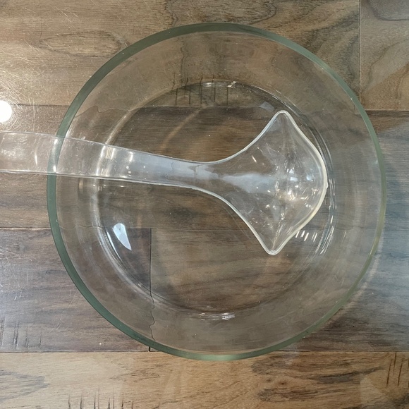 Excellent Condition Heavy Glass Punch/Salad Bowl with Ladle - Picture 4 of 7